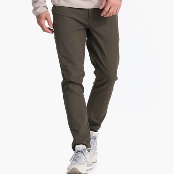 Vuori Cascade Tech Chino Pant Men's Chino Pants Dark Oregano size 38 - Picture 3 of 11